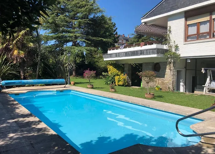 Chalet Al Lado De La Playa Con Piscina Privada, Jardin Y Barbacoa, Fronton, 6 Habitaciones