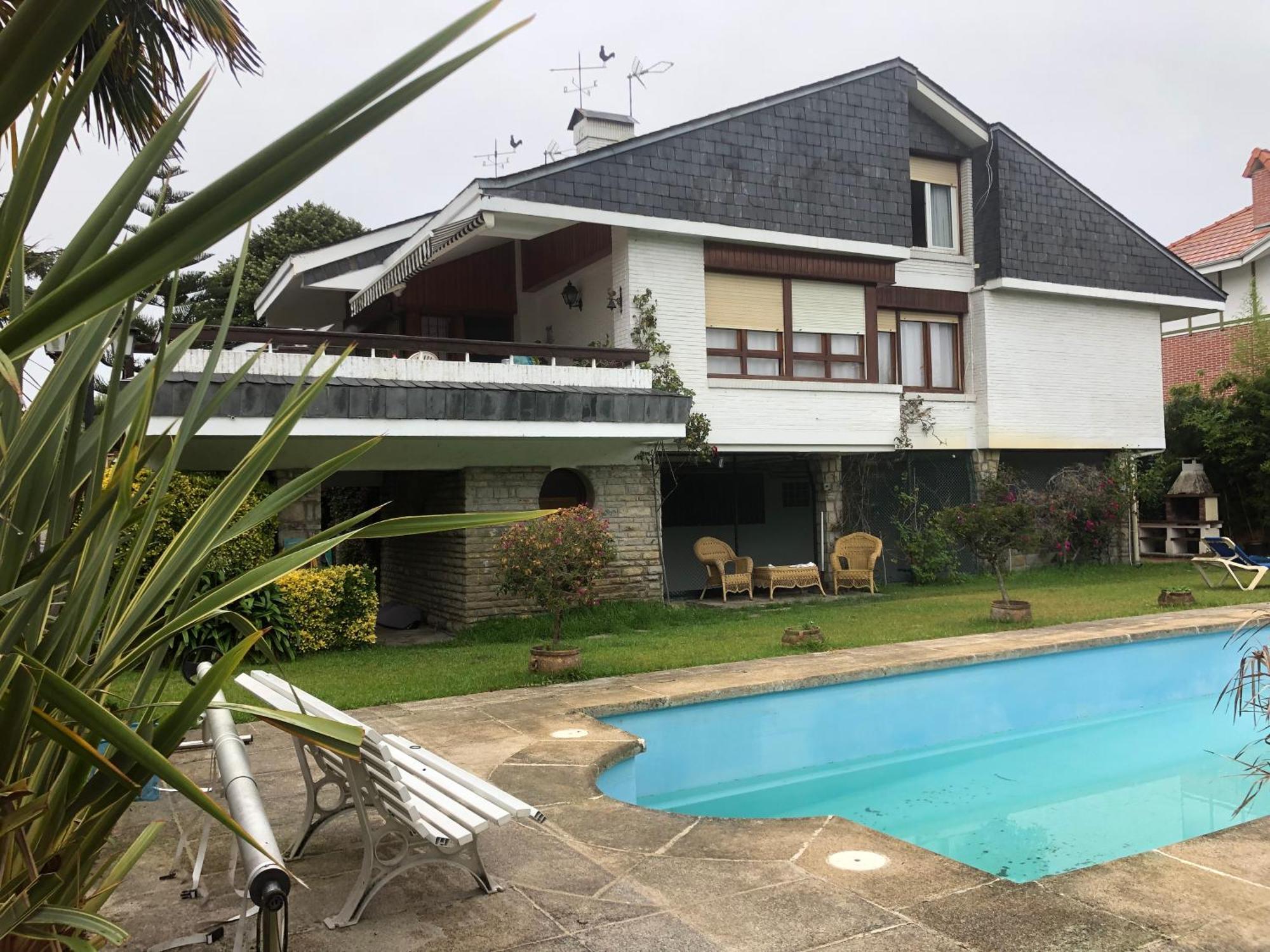 Al Lado De La Playa Con Piscina Privada, Jardin Y Barbacoa, Fronton, 6 * Laredo